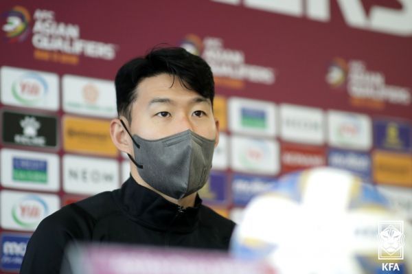 电话中原本还带着十足气势的男人顿时慌张地问：少......少爷？您真的在香格里拉门口？叶辰冷冷道：你还有五十秒。